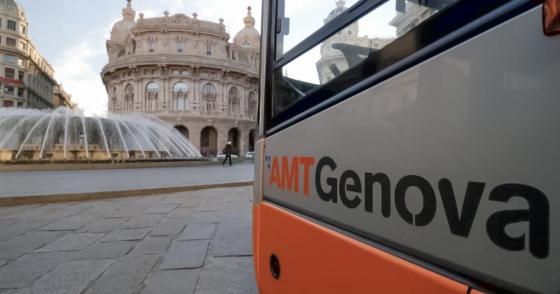 Autobus in Piazza De Ferrari - Genova