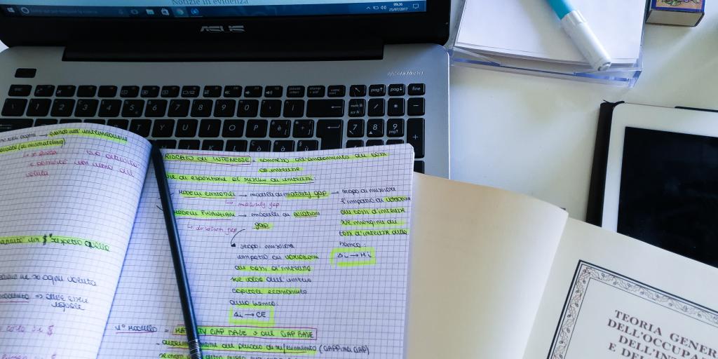 studio alla scrivania